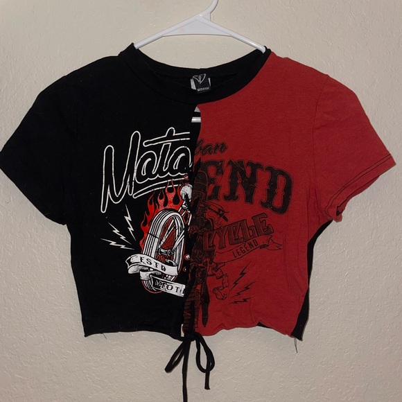 Windsor Red & Black Split Front Graphic Baby Tee size medium - Picture 1 of 3